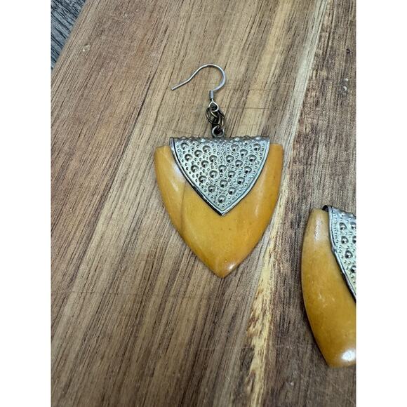 Vintage Bakelite Marbled Yellow Triangular Earrings Vogue Statement Repurposed - Picture 4 of 10